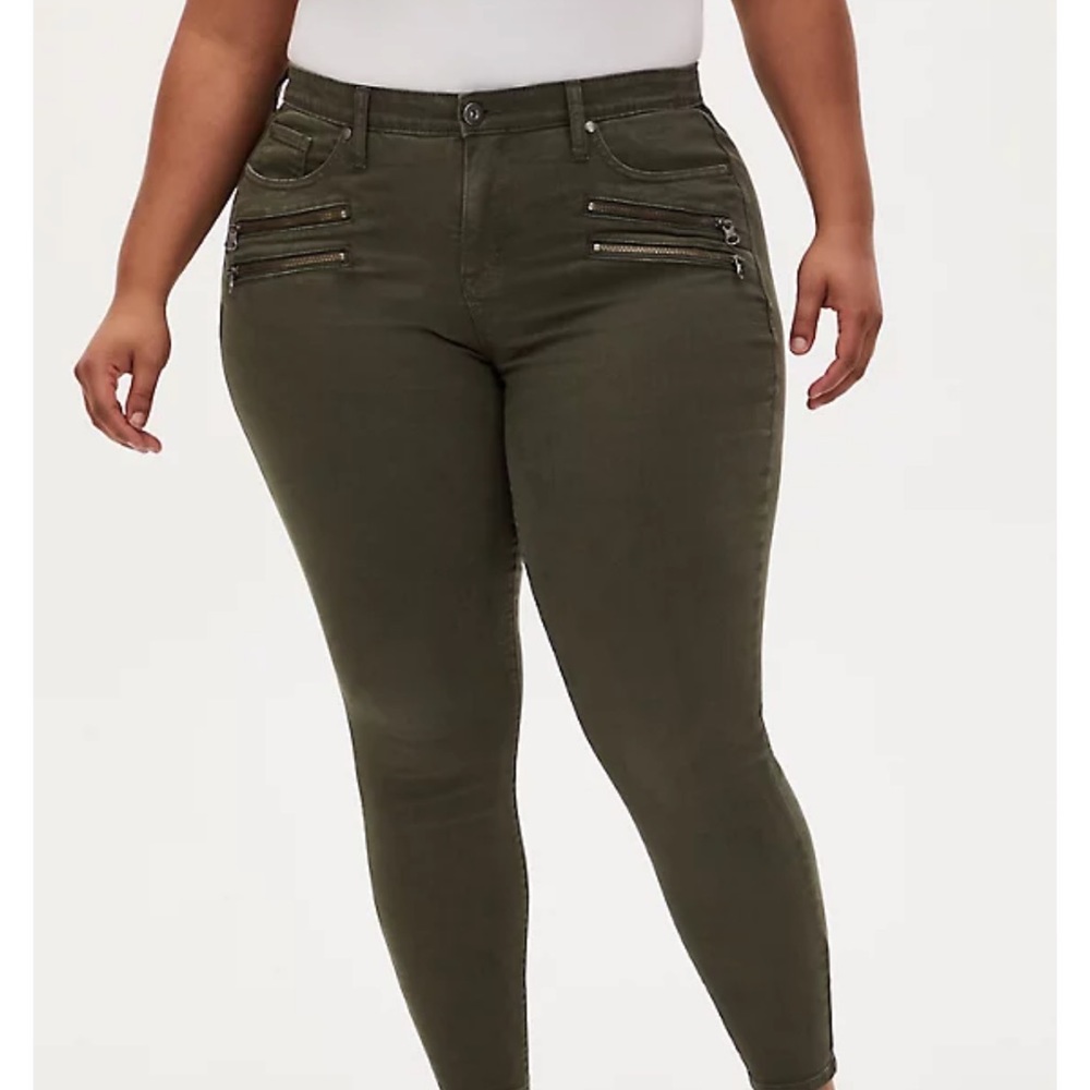 Torrid sky high zipper detail Jean
